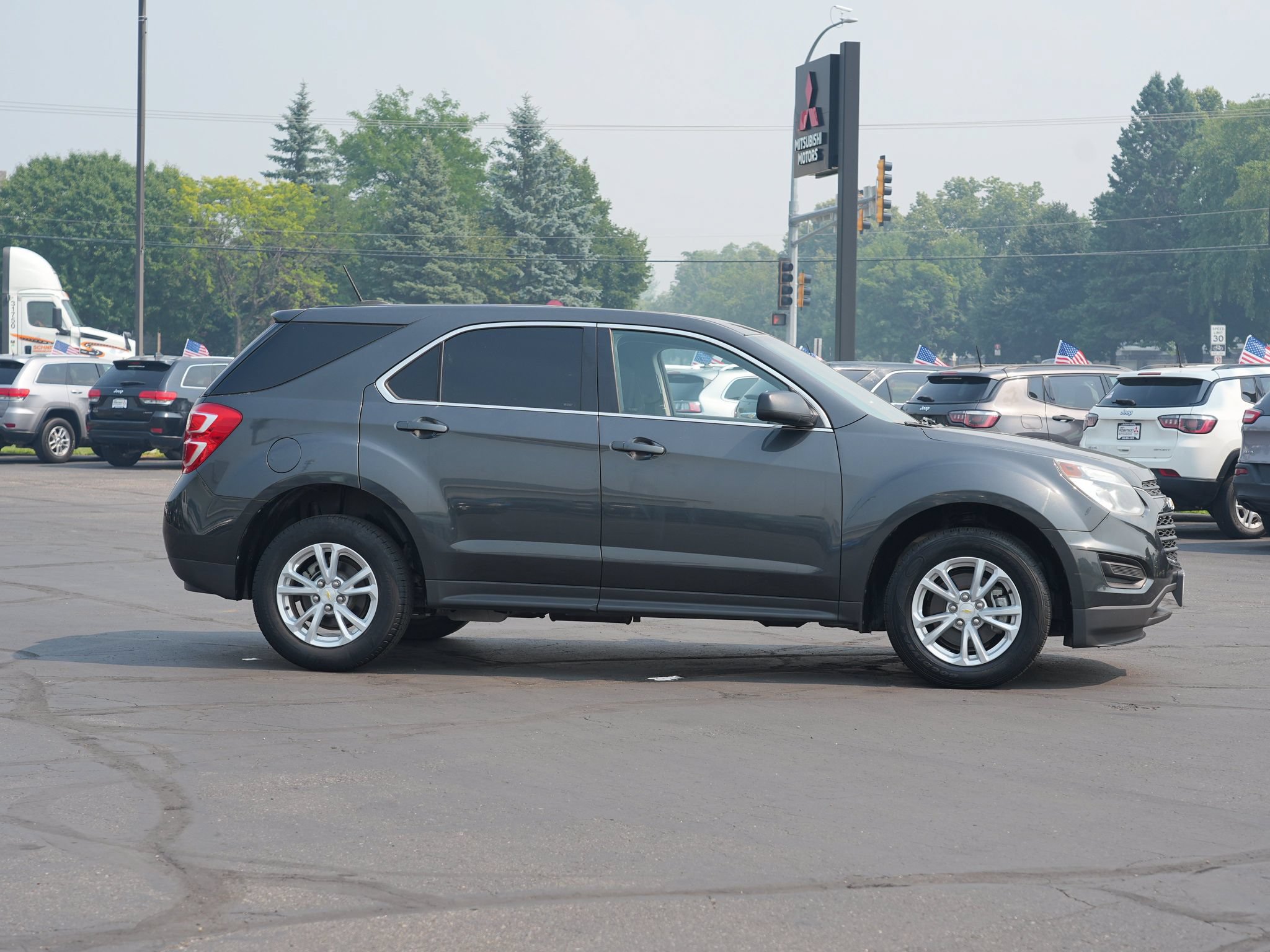 Used 2017 Chevrolet Equinox LS AWD/4WD image 2