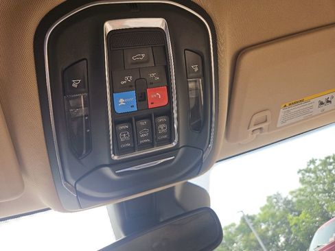 Used 2022 Jeep Grand Cherokee L Limited AWD/4WD image 21