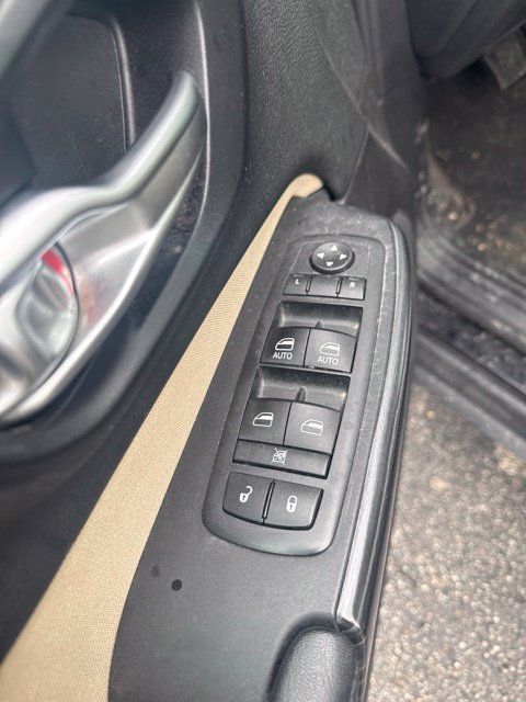 Used 2016 Jeep Cherokee Latitude w/ Comfort/Convenience Group AWD/4WD image 9