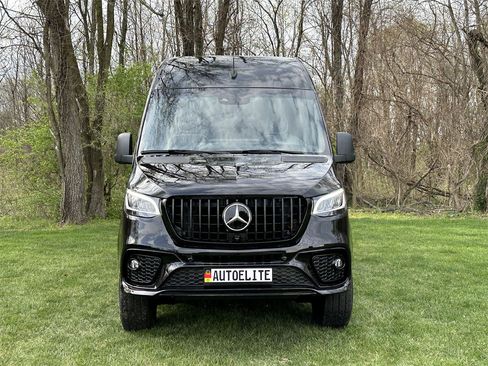 Used 2024 Mercedes-Benz Sprinter 2500 image 2