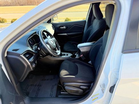 Used 2021 Jeep Cherokee Latitude image 10