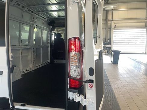 Used 2024 RAM ProMaster 2500 image 21