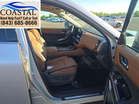 Used 2025 Nissan Pathfinder Platinum w/ Cargo Package FWD image 6
