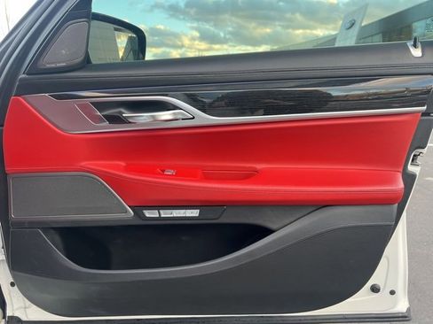 Used 2018 BMW 750i xDrive image 10