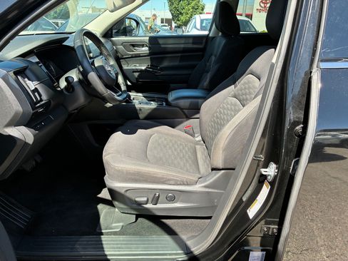 Used 2022 Nissan Pathfinder SV AWD/4WD image 17