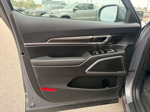 Certified 2025 Kia Telluride S FWD image 13