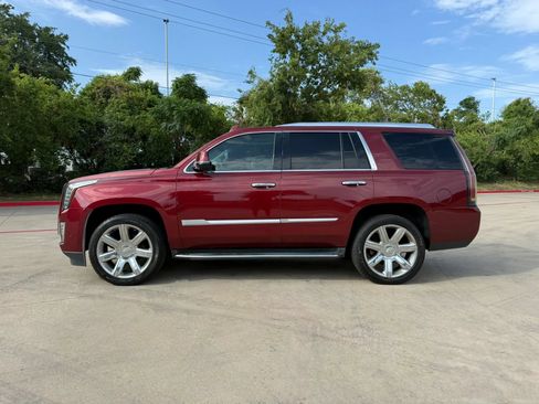 Used 2020 Cadillac Escalade Premium Luxury RWD image 3