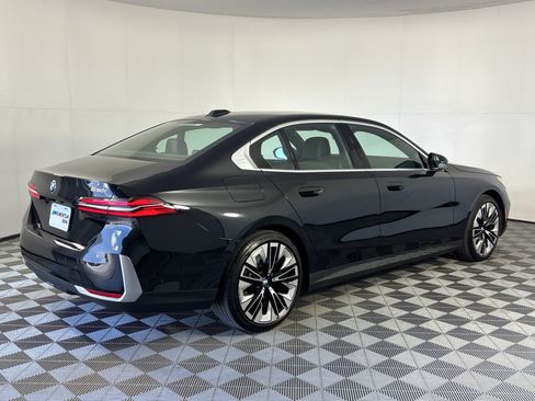 Used 2026 BMW 530i RWD image 9