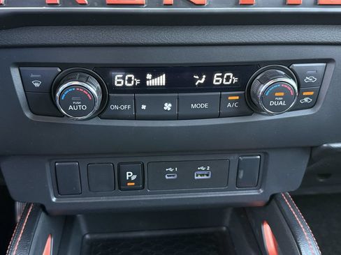 Used 2025 Nissan Frontier PRO-4X AWD/4WD image 18