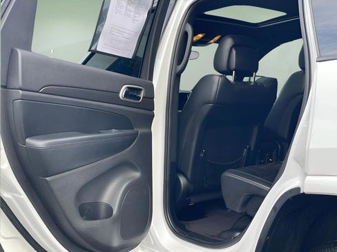 Used 2018 Jeep Grand Cherokee Altitude image 45