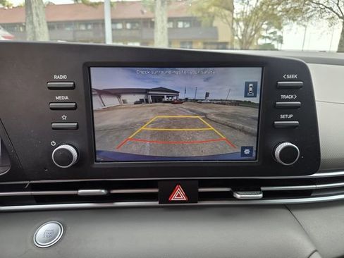 Used 2023 Hyundai Elantra SEL w/ Preferred Accessory Package image 4