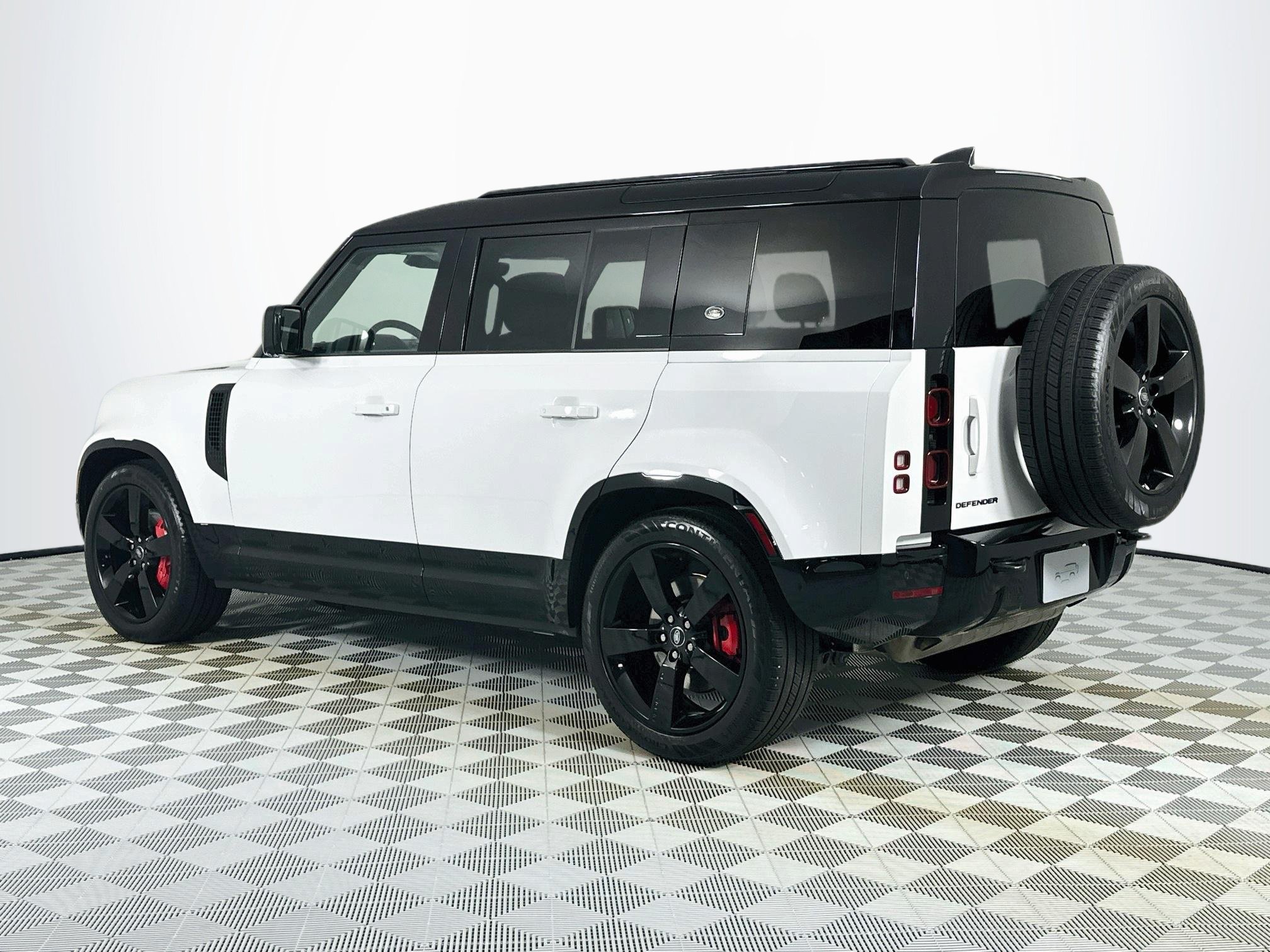 Certified 2024 Land Rover Defender 110 X-Dynamic SE AWD/4WD image 7