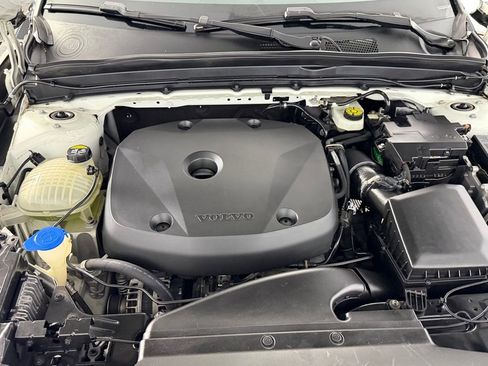 Used 2019 Volvo XC40 T5 R-Design image 35