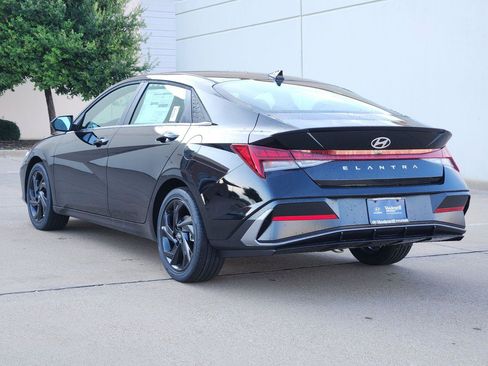 New 2026 Hyundai Elantra SEL Sport FWD image 3