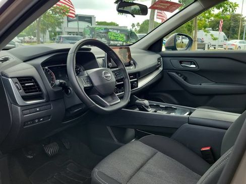 Used 2025 Nissan Rogue SV FWD image 14