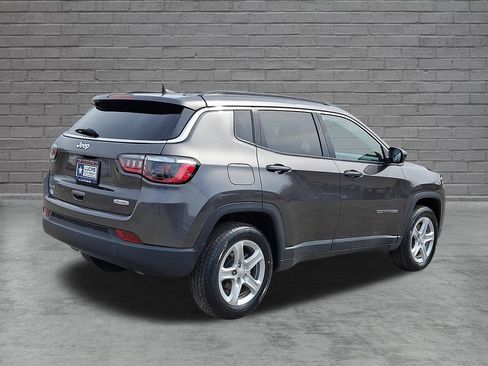 Used 2023 Jeep Compass Latitude AWD/4WD image 12