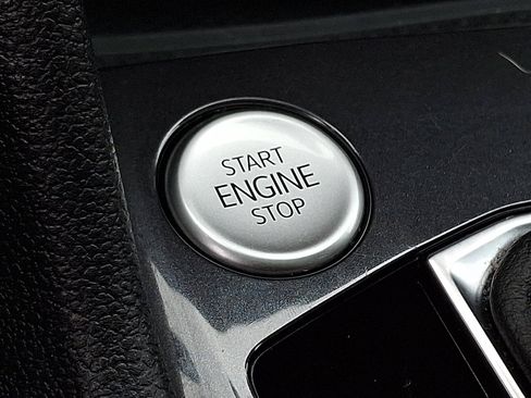 Used 2023 Volkswagen Tiguan SE R-Line image 23