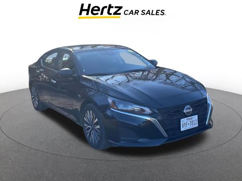 Used 2025 Nissan Altima 2.5 SV image 1