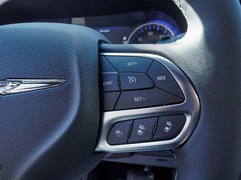 New 2026 Chrysler Pacifica Select image 25