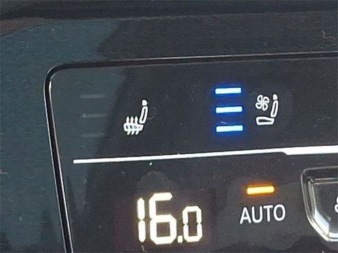 New 2025 Volkswagen Taos SEL image 20