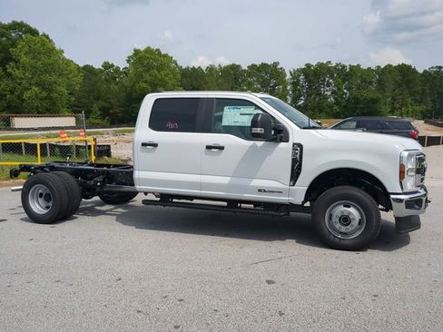 New 2025 Ford F350 XL w/ XL Chrome Package image 2