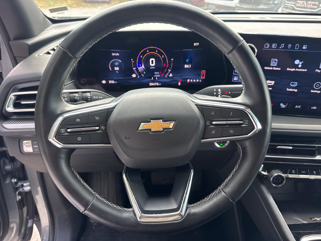Used 2025 Chevrolet Traverse LT FWD image 19
