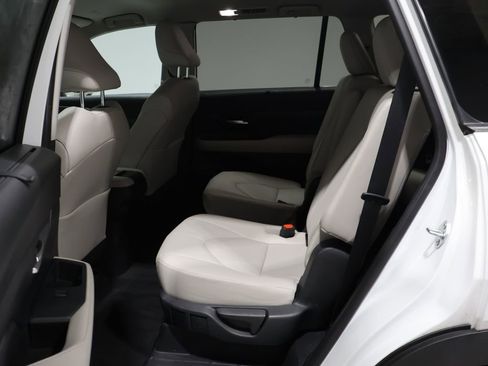 Certified 2024 Toyota Grand Highlander XLE image 17