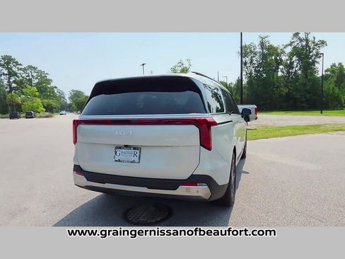 Used 2025 Kia Carnival SX FWD image 30