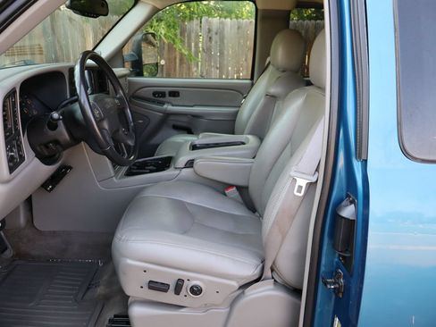 Used 2004 GMC Sierra 2500 SLT w/ Heavy-Duty Power Package AWD/4WD image 19