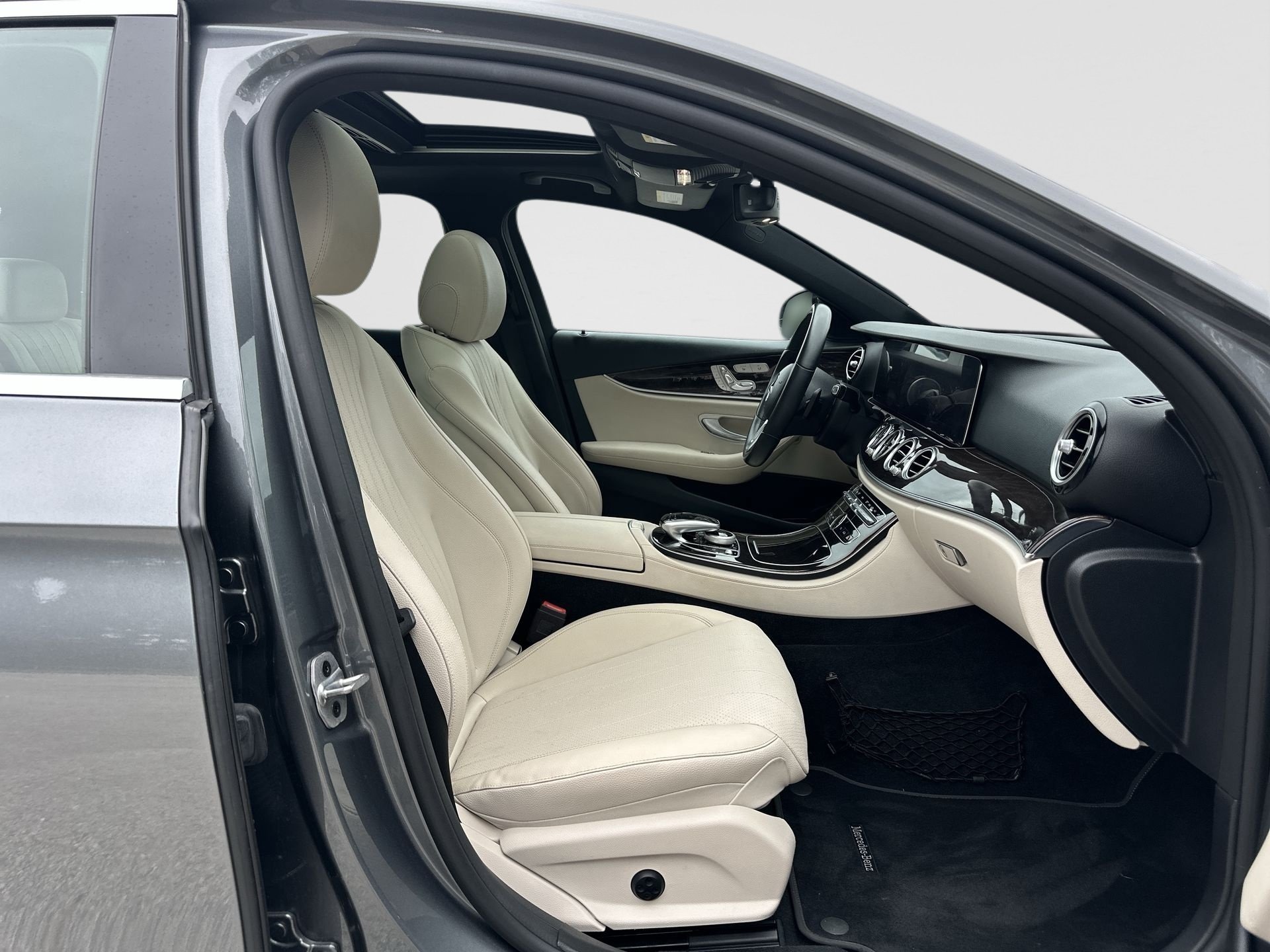 Used 2020 Mercedes-Benz E 350 Sedan image 28