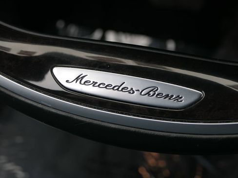 Used 2017 Mercedes-Benz S 550 Sedan image 17