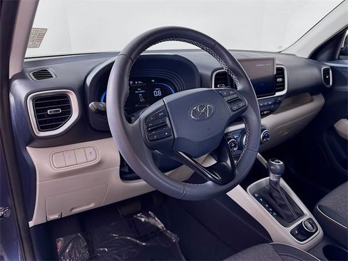 Certified 2024 Hyundai Venue Limited image 12