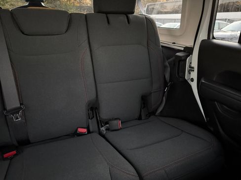 Used 2025 Jeep Wrangler Rubicon image 36