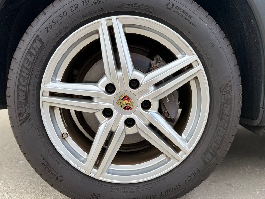 Used 2016 Porsche Cayenne AWD/4WD image 11