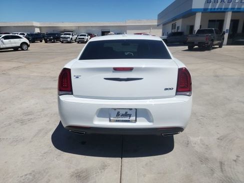 Used 2023 Chrysler 300 Touring w/ Sport Appearance Package RWD image 4