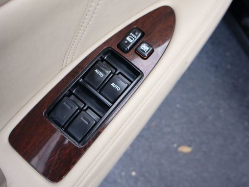 Used 2009 Toyota Avalon Limited image 27