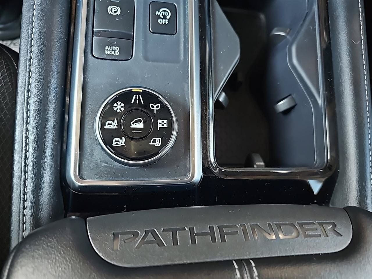 Used 2023 Nissan Pathfinder SV w/ Black Appearance Package AWD/4WD image 24
