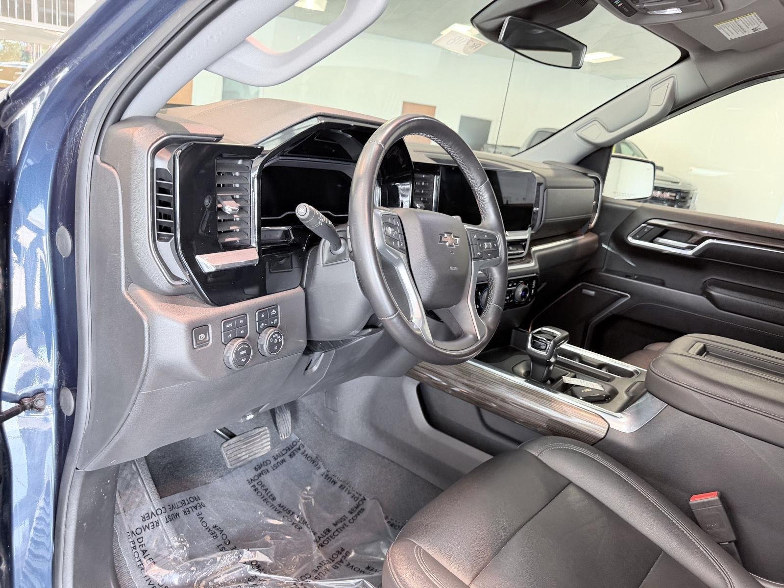 Used 2022 Chevrolet Silverado 1500 LT Trail Boss w/ LT Trail Boss Premium Package AWD/4WD image 38