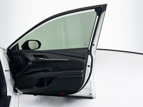 Used 2026 Toyota Camry SE FWD image 30