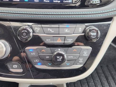 Used 2020 Chrysler Pacifica Limited w/ Advanced Safetytec Group image 17