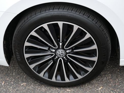 Certified 2022 Volkswagen Passat 2.0T FWD image 15