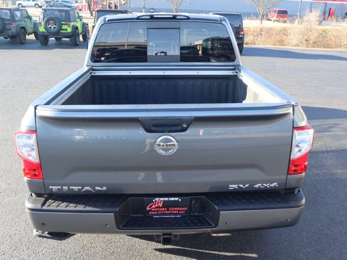 Used 2021 Nissan Titan SV w/ SV Convenience Package image 8