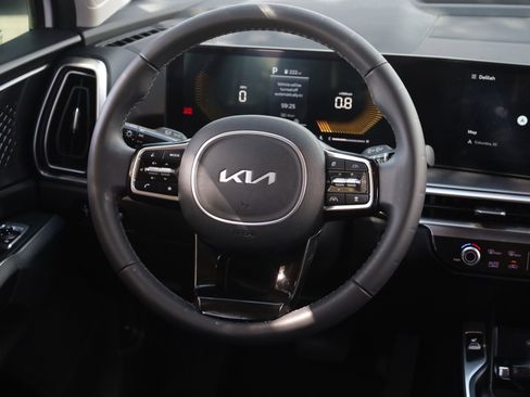 Used 2024 Kia Sorento S FWD image 7