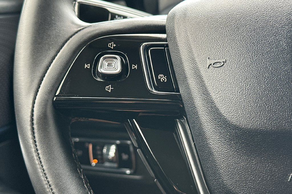 Used 2023 Lincoln Corsair FWD w/ Equipment Group 101A image 28