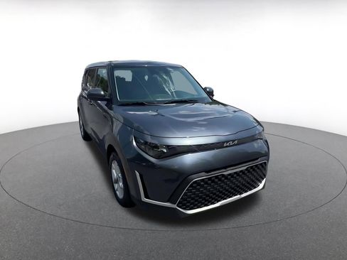 Used 2025 Kia Soul LX w/ LX Technology Package FWD image 3