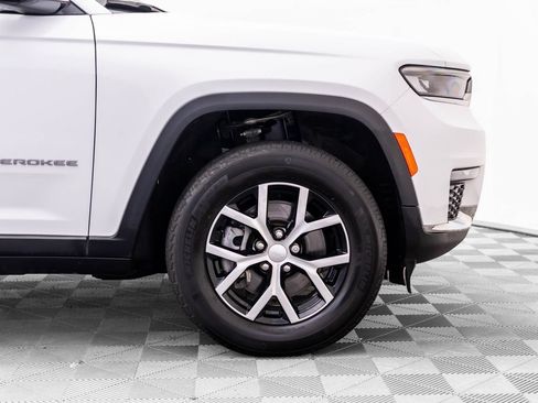 Used 2023 Jeep Grand Cherokee L Limited AWD/4WD image 31