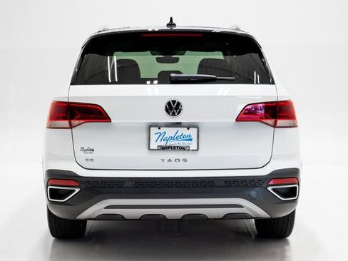Used 2023 Volkswagen Taos SE w/ Panoramic Sunroof Package FWD image 32