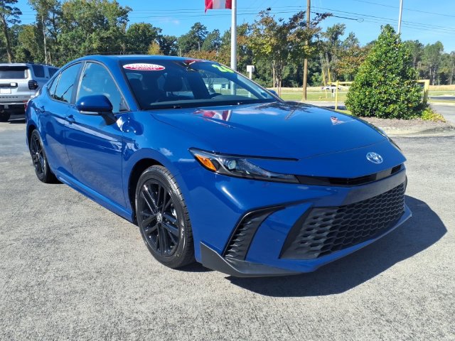 Used 2026 Toyota Camry SE w/ Convenience Package FWD image 1