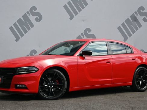 Used 2016 Dodge Charger SXT w/ Blacktop Package RWD image 1
