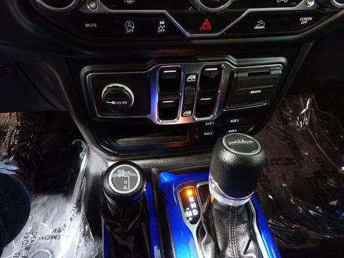 Used 2023 Jeep Gladiator Willys image 31